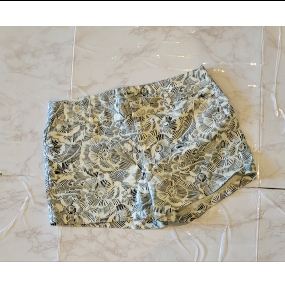 Black & White Floral Shorts - Picture 1 of 3